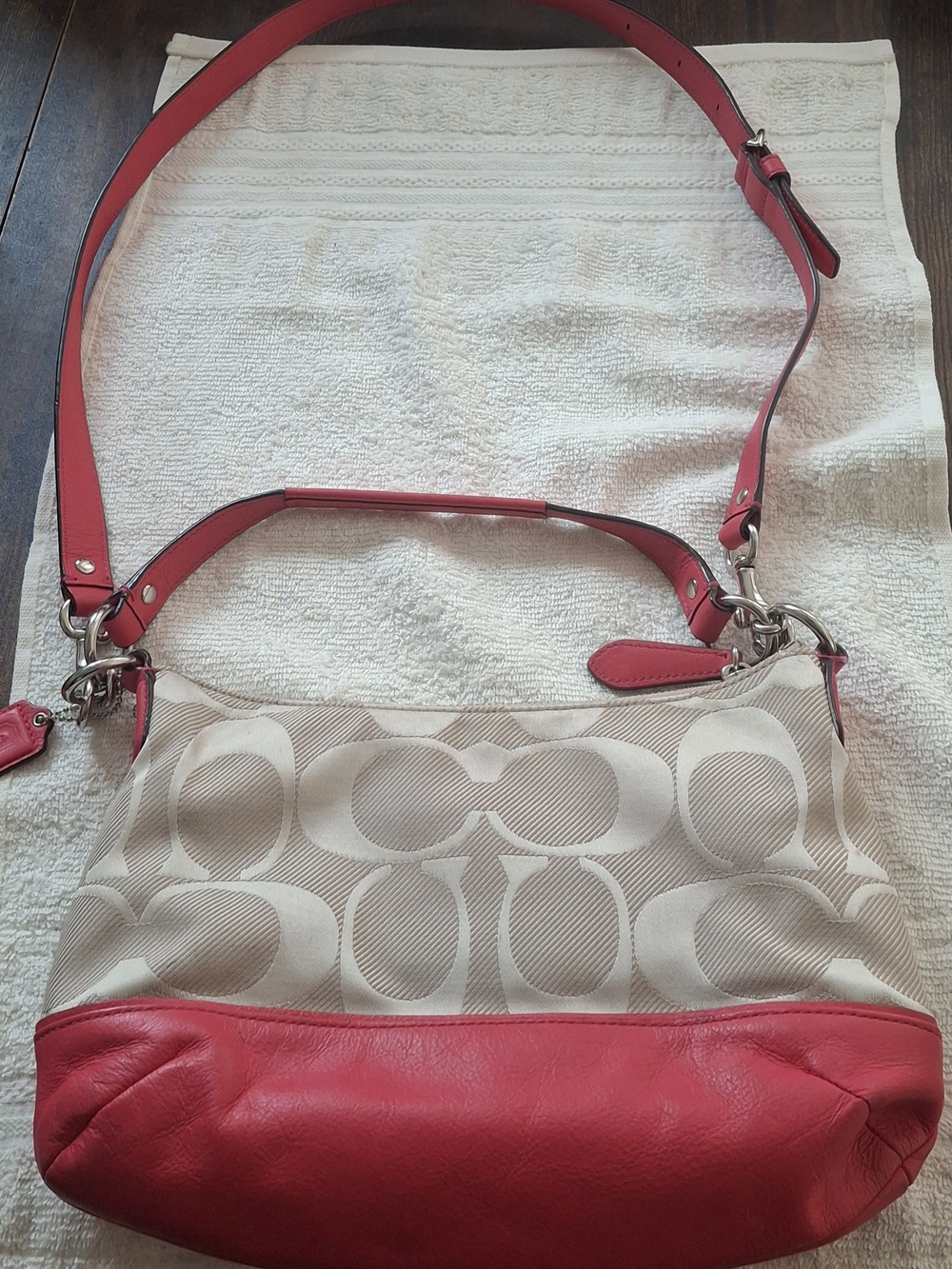 Coach Beige Signature Canvas Shoulder Bag with Pink Trim - Picture 2 of 6
